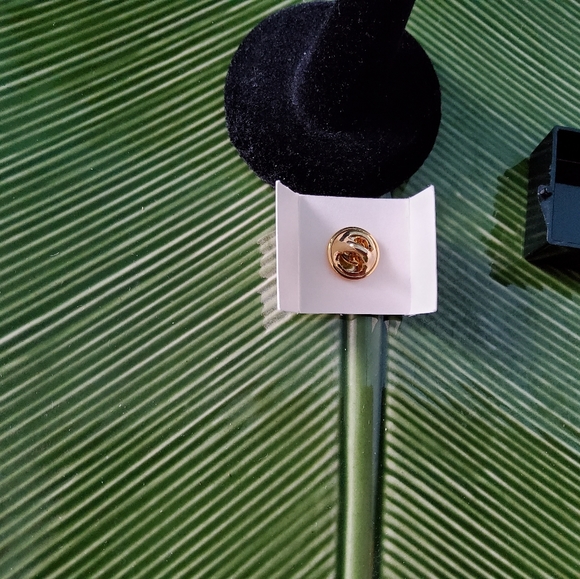 Coldwell Banker Realtor Lapel pin NWOT - Picture 2 of 3